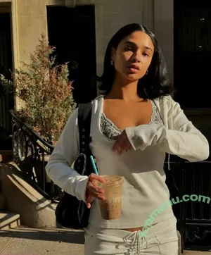 Aiyanaalewis nude photo #0008