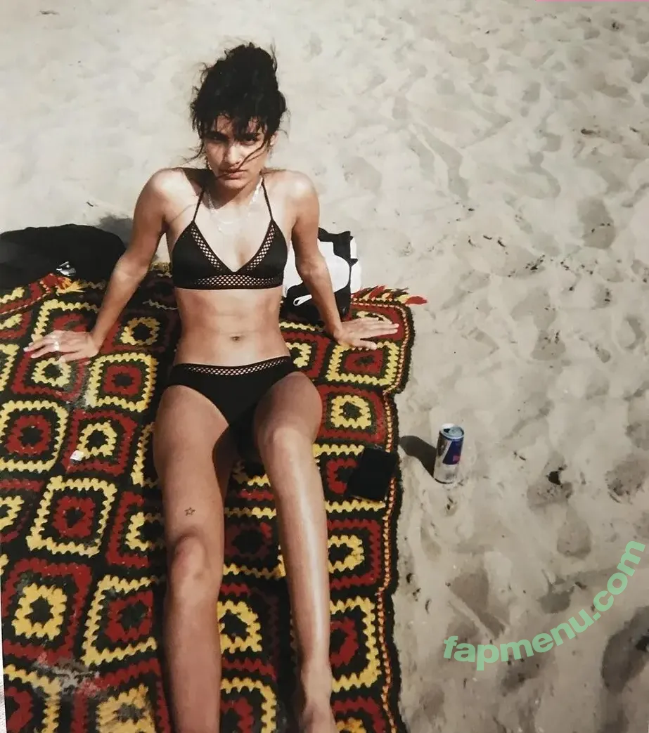Aiysha Siddiqui nude photo #0008 (Aiysha Siddiqui)
