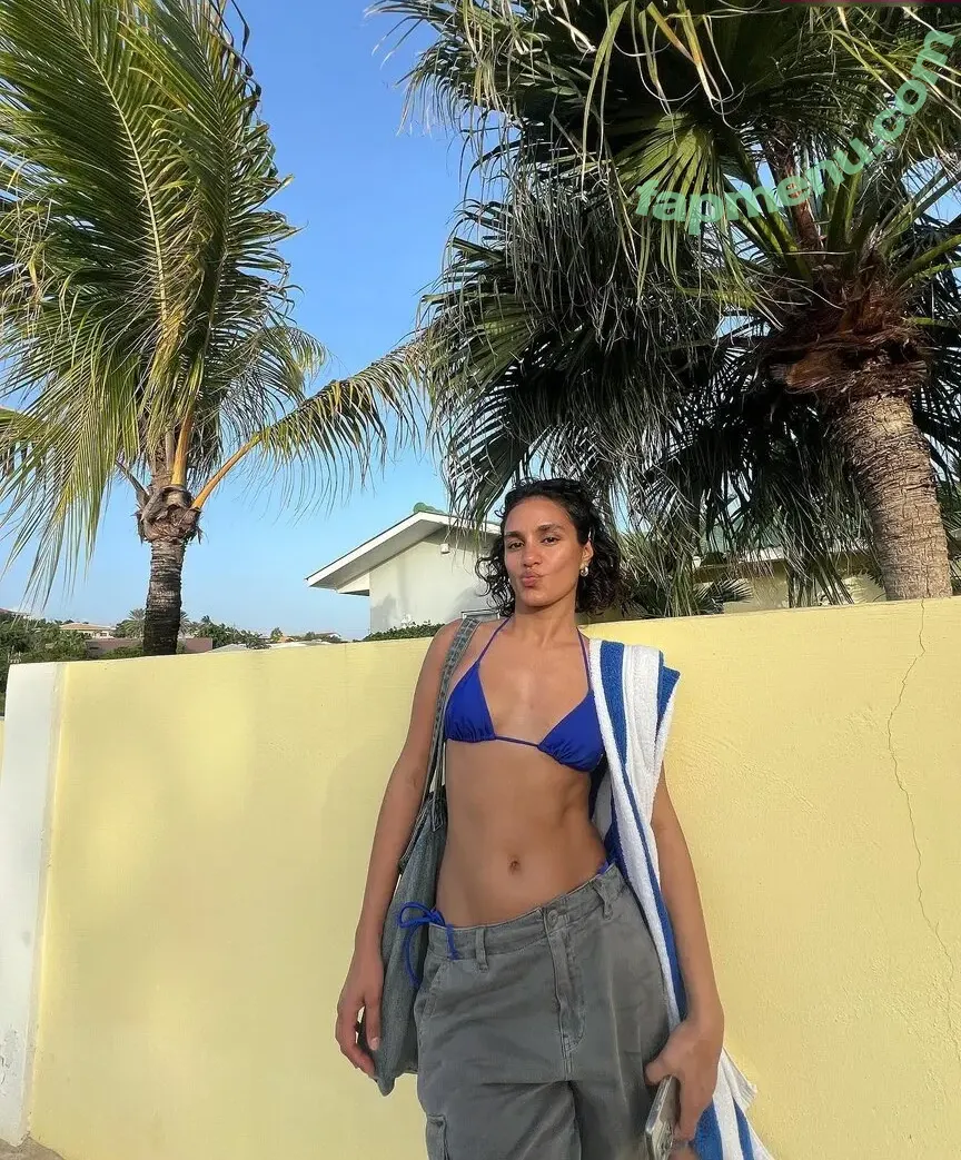 Aiysha Siddiqui nude photo #0019 (Aiysha Siddiqui)