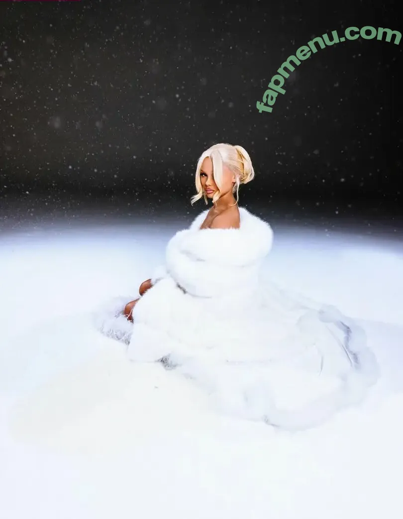 Alabama Barker nude photo #0363 (alabamaluellabarker)