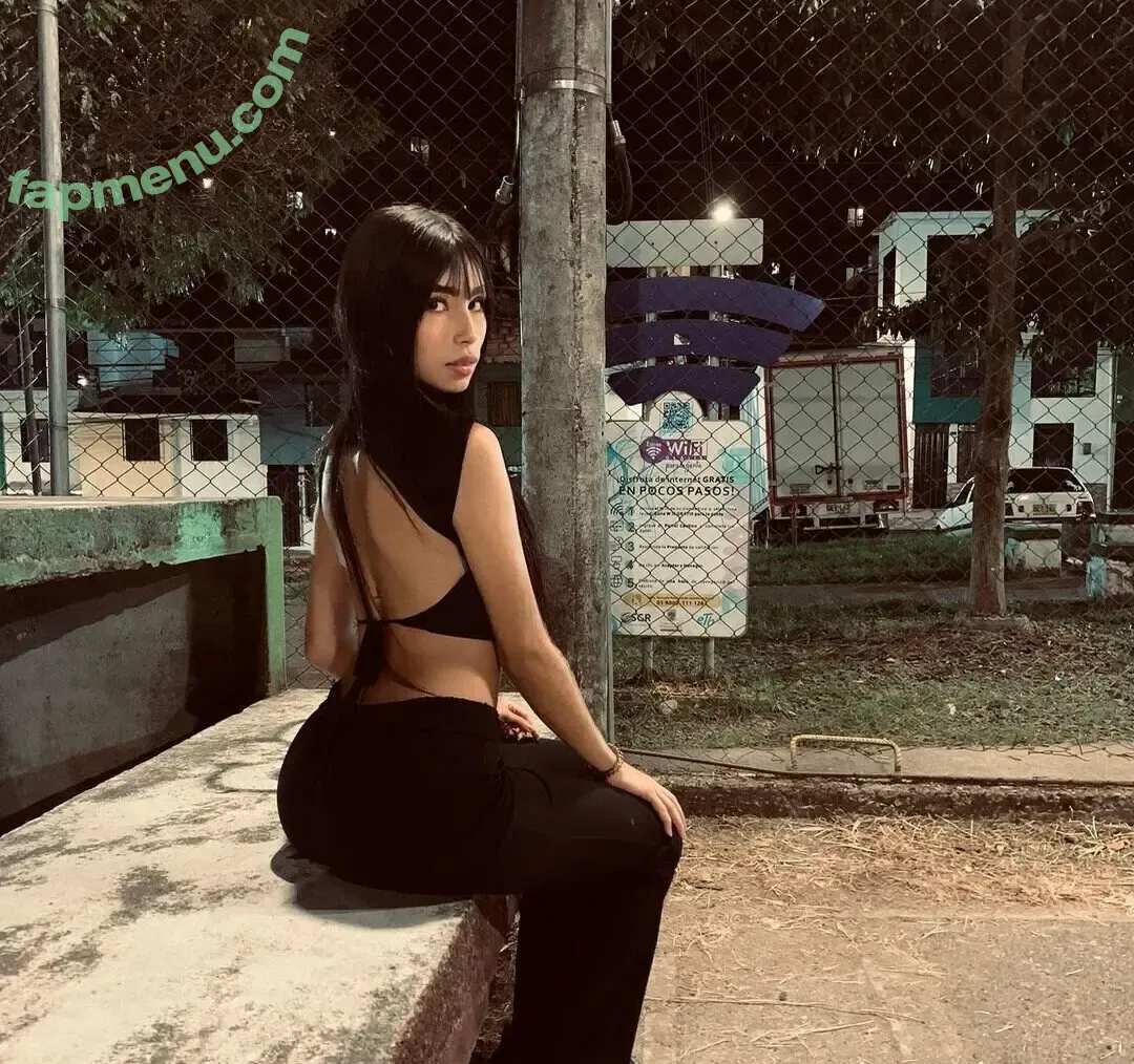 alanaqueeen nude photo #0014 (alanamcqueeen)