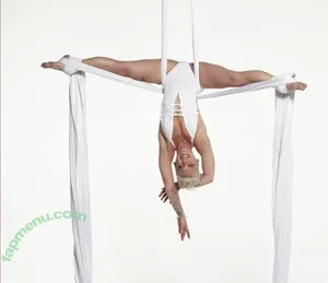 Alecia Beth Moore / Pink / The Singer nude photo #0034