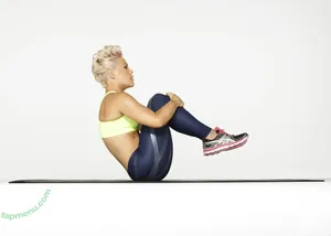 Alecia Beth Moore / Pink / The Singer nude photo #0042