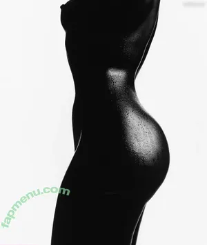 Alek Wek / msalekwek nude photo #0006