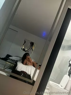 alenalovesxo / 0xAlena / alenaaa_xoxo nude photo #0219