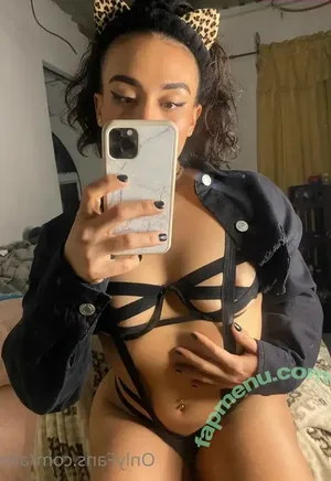 Alesanez nude photo #0041