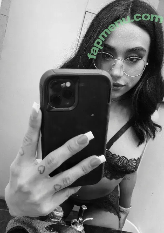 Alesanez nude photo #0021 (Alesanez)