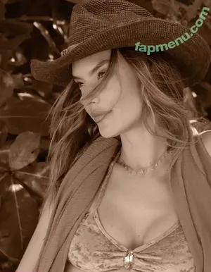 Alessandra Ambrosio / aleambrosio / alelovesanja / alessandraambrosio nude photo #4262