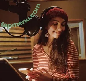 Alessia Cara / 697145310 / alessiacara / alessiasmusic nude photo #0233