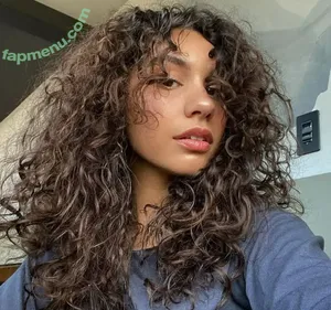 Alessia Cara / 697145310 / alessiacara / alessiasmusic nude photo #0234