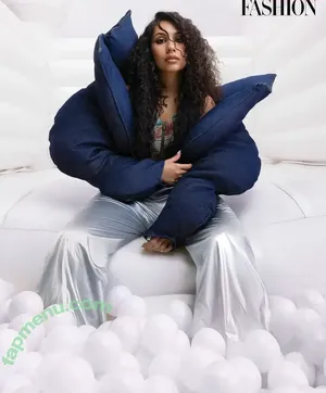 Alessia Cara / 697145310 / alessiacara / alessiasmusic nude photo #0275