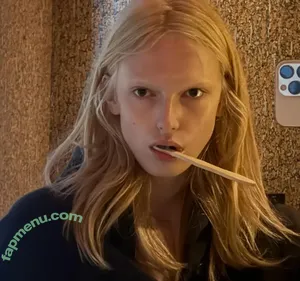 Alex Consani / alexconsani nude photo #0105