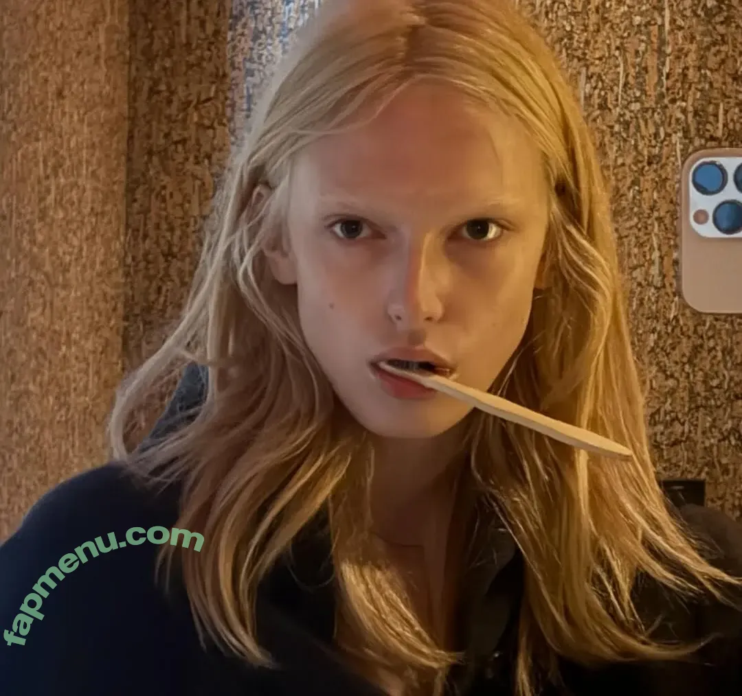 Alex Consani nude photo #0105 (alexconsani)