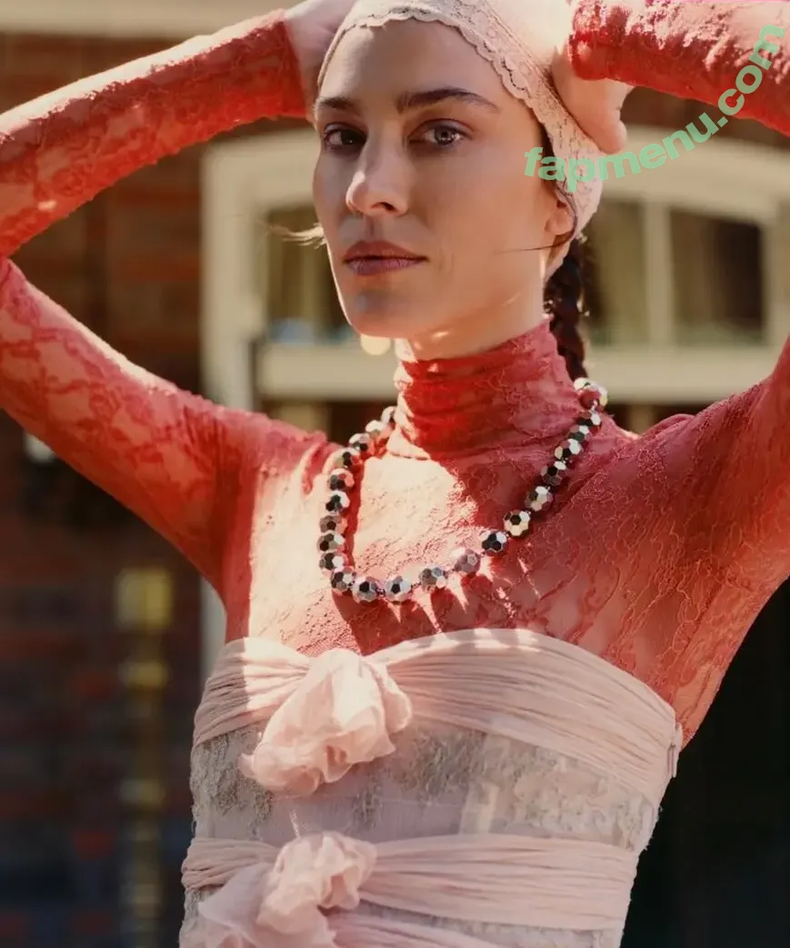 Alexa Chung nude photo #0080 (alexachung)