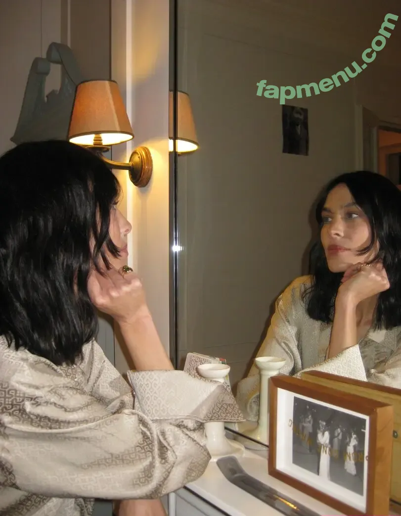 Alexa Chung nude photo #0084 (alexachung)