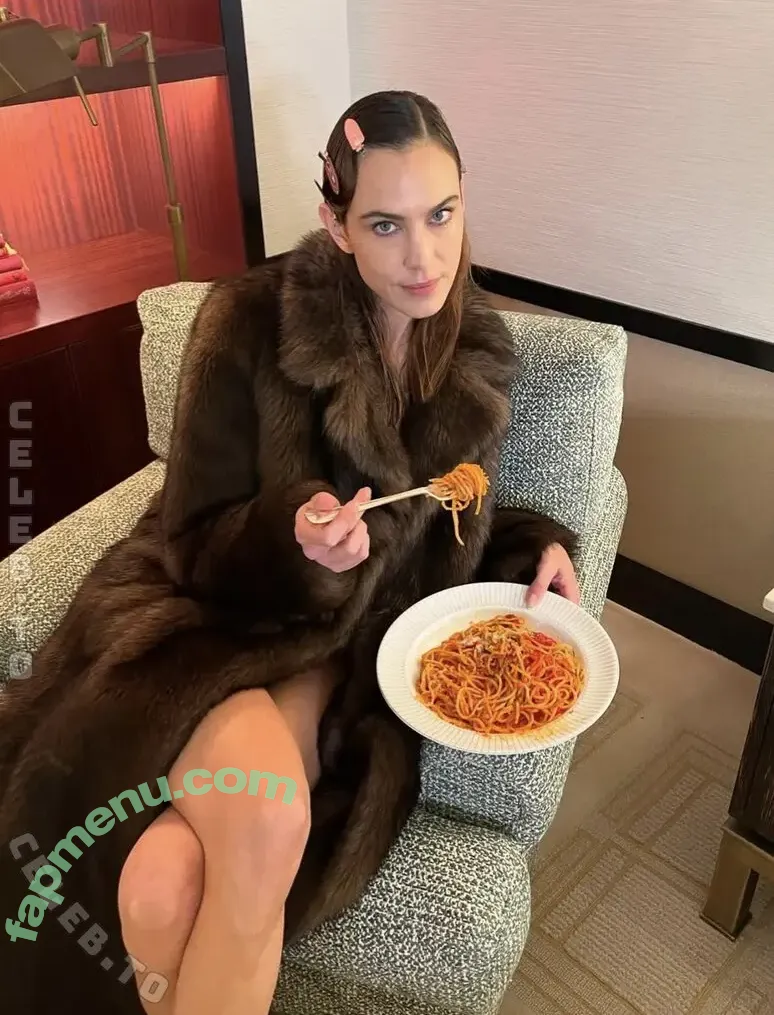 Alexa Chung nude photo #0095 (alexaachung / alexachung)