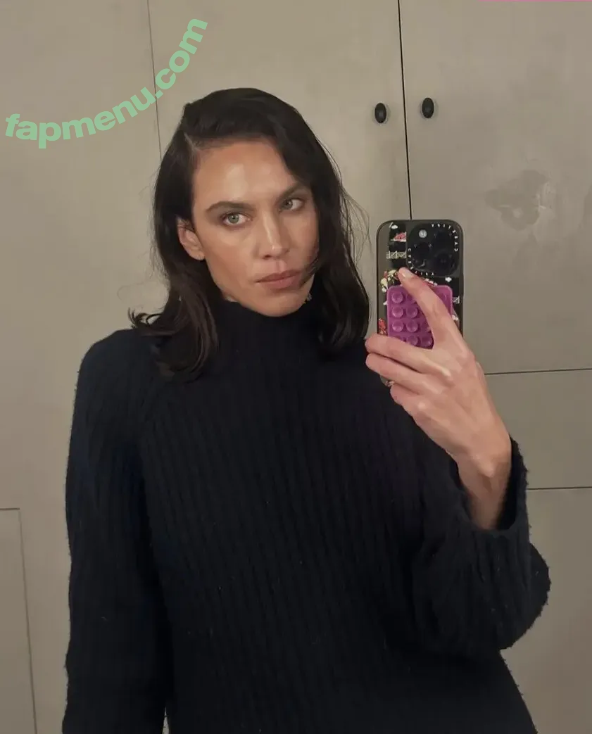Alexa Chung nude photo #0122 (alexaachung / alexachung)