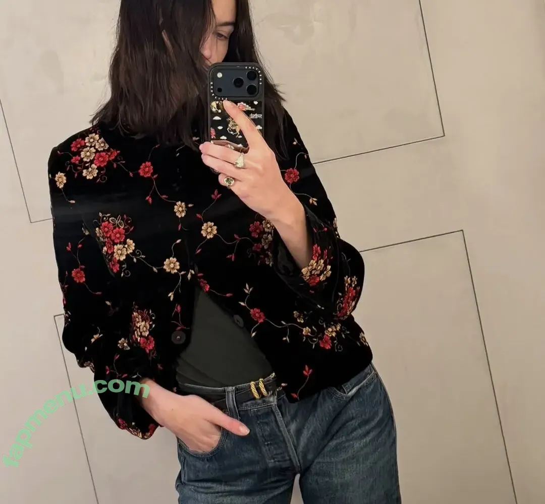 Alexa Chung nude photo #0127 (alexaachung / alexachung)