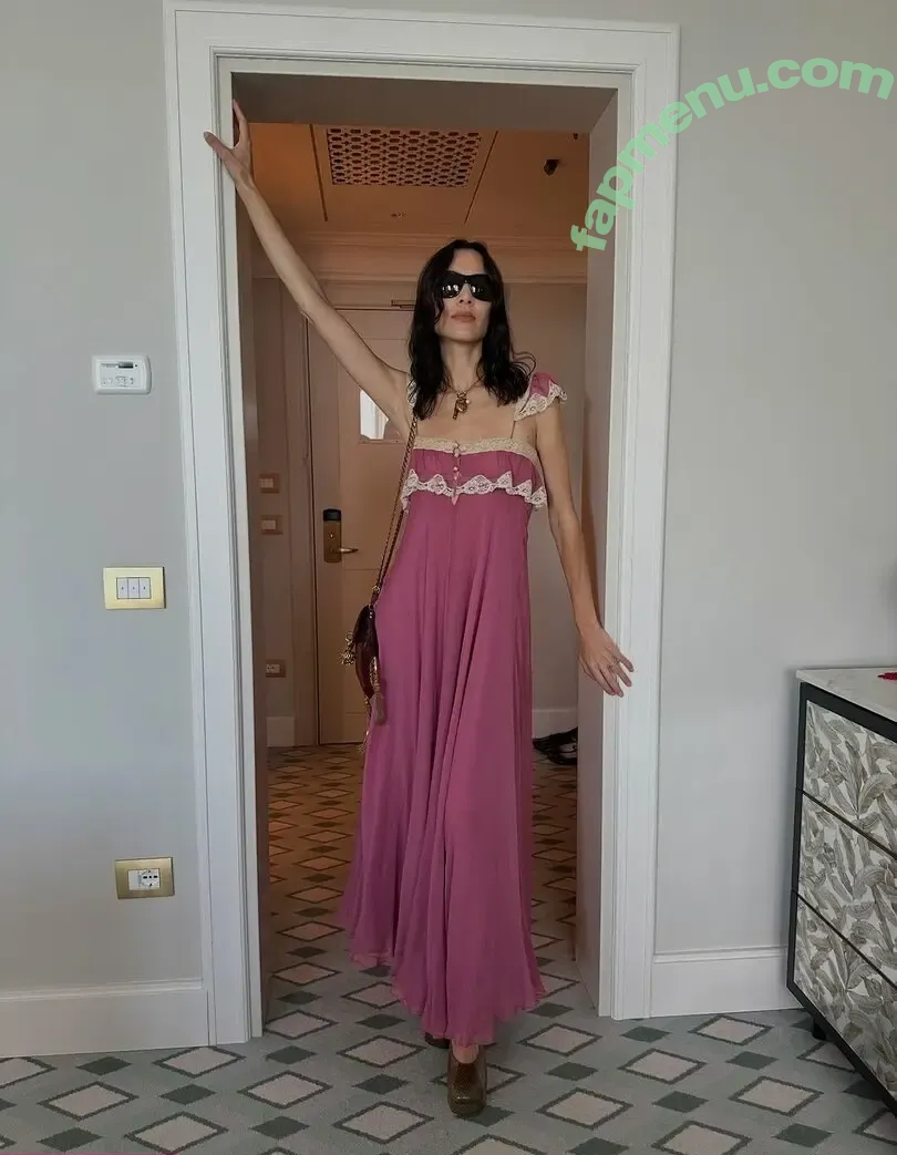 Alexa Chung nude photo #0128 (alexaachung / alexachung)