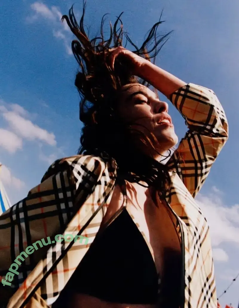 Alexa Chung nude photo #0131 (alexaachung / alexachung)