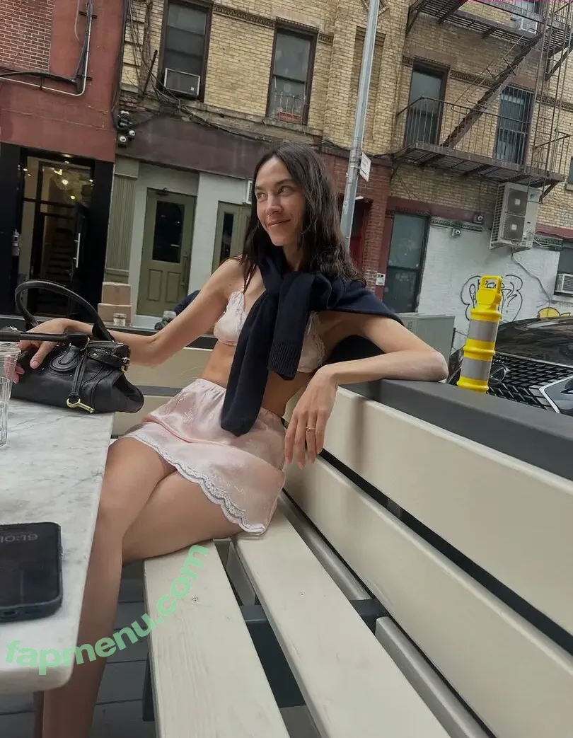 Alexa Chung nude photo #0132 (alexaachung / alexachung)