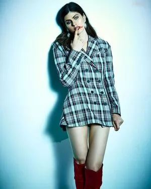 Alexandra Daddario / alexandradaddario nude photo #2971