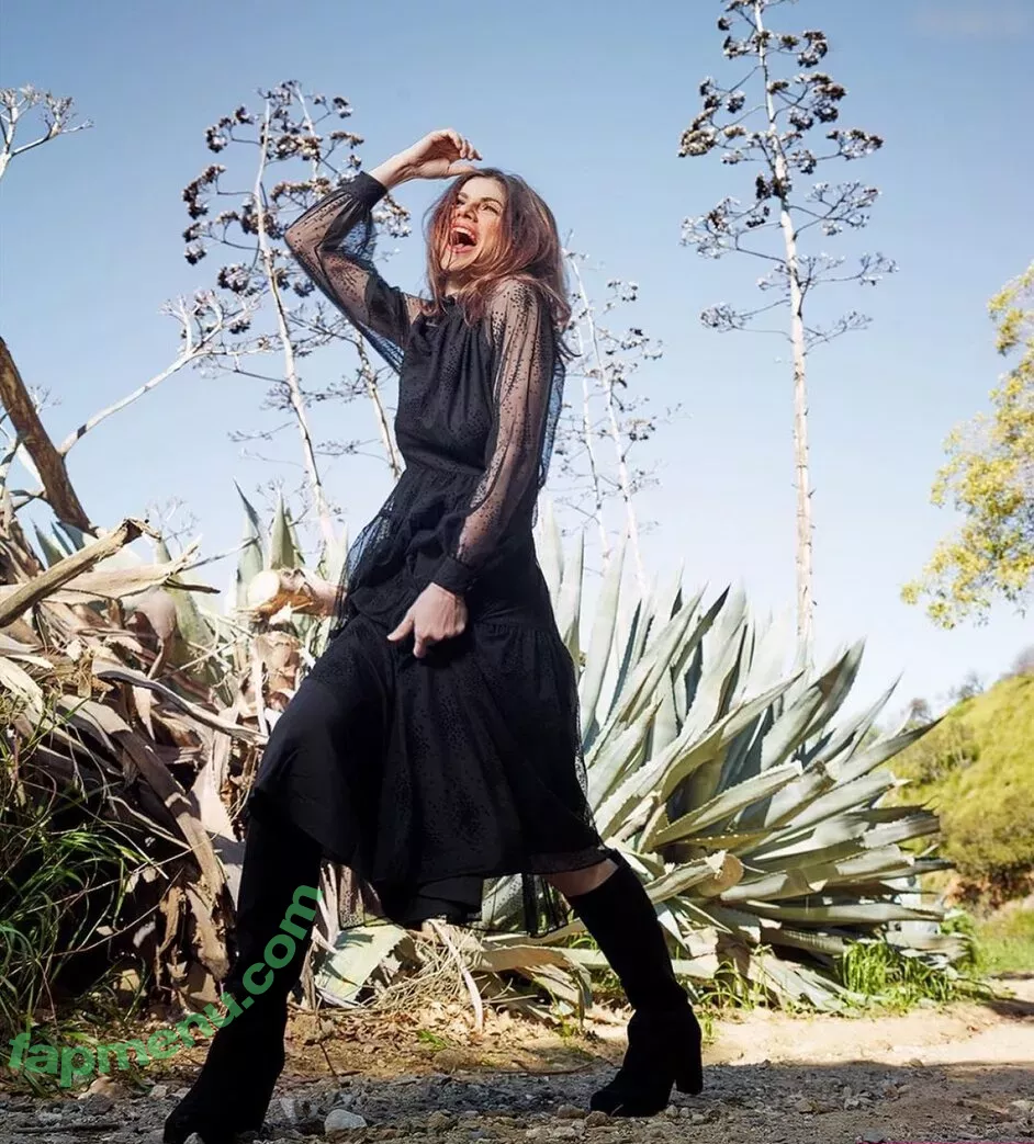 Alexandra Daddario nude photo #2975 (alexandradaddario)