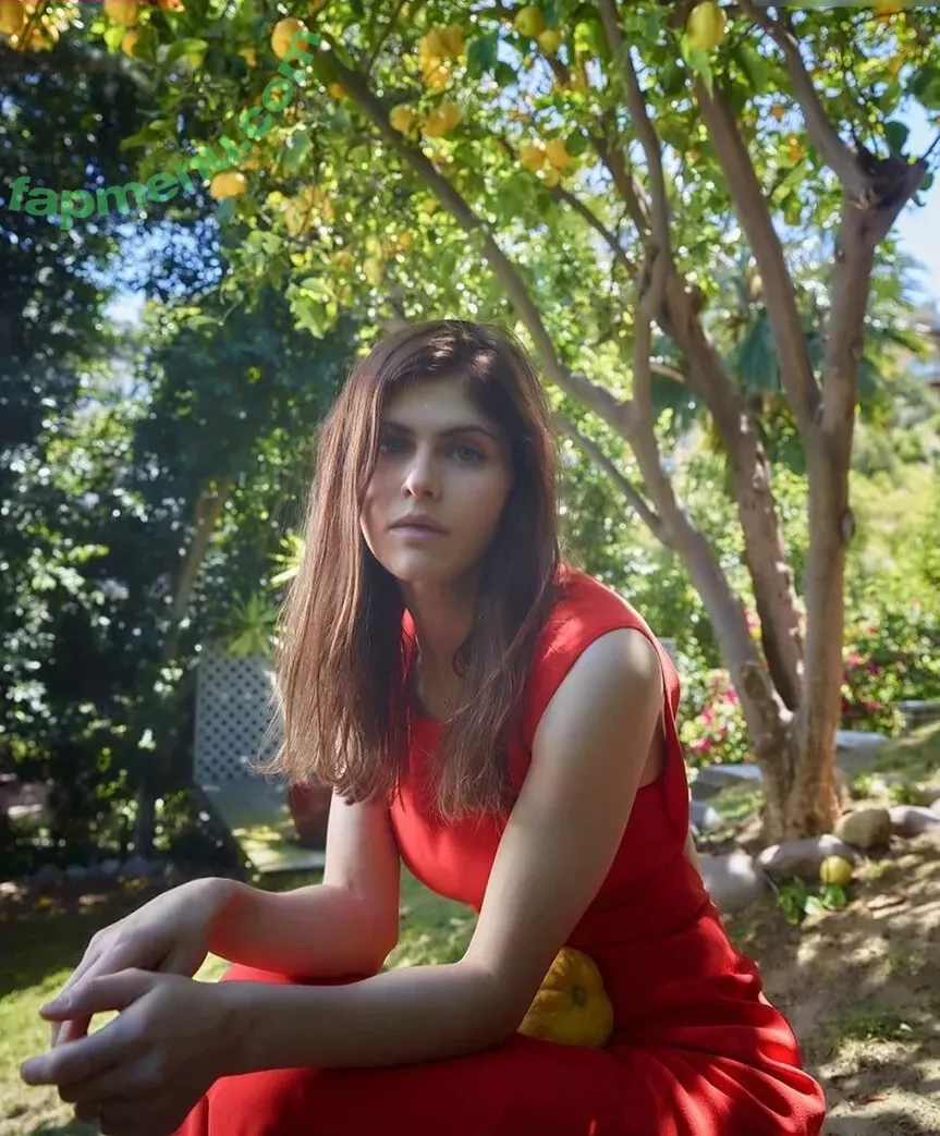 Alexandra Daddario nude photo #2977 (alexandradaddario)