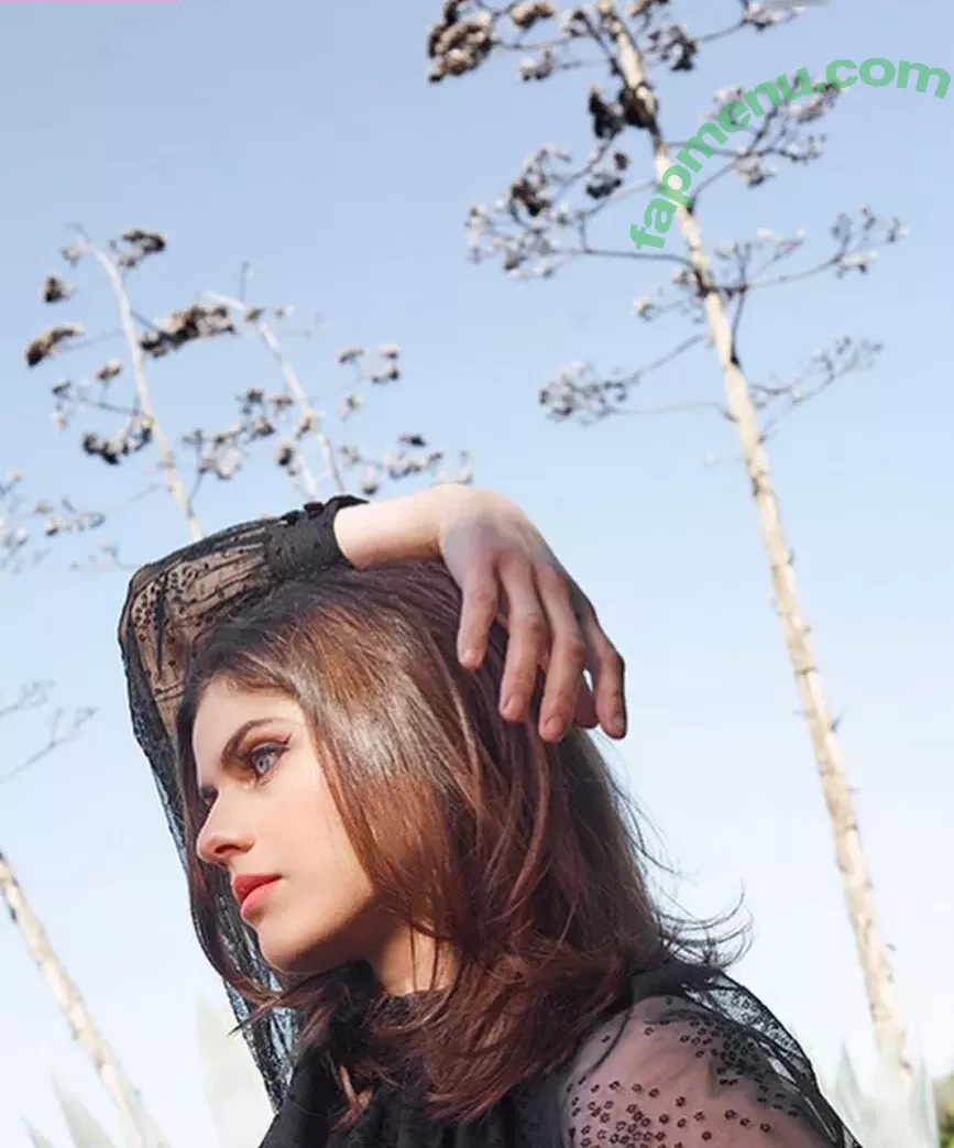 Alexandra Daddario nude photo #2978 (alexandradaddario)