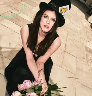 Alexandra Daddario / alexandradaddario nude photo #3733