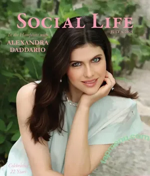 Alexandra Daddario / alexandradaddario nude photo #3902