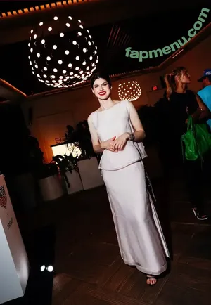 Alexandra Daddario / alexandradaddario nude photo #3977