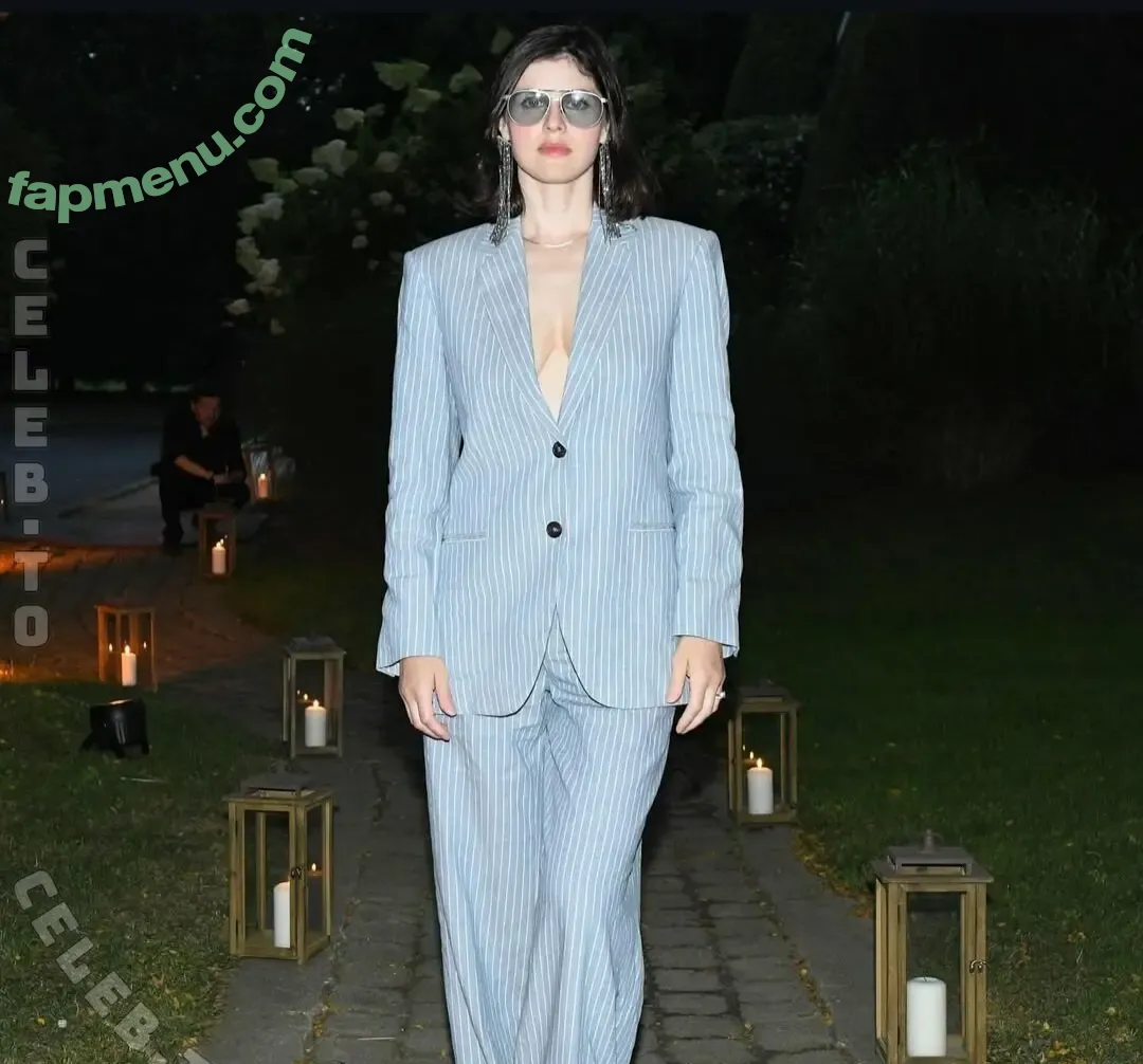 Alexandra Daddario nude photo #4066 (alexandradaddario)