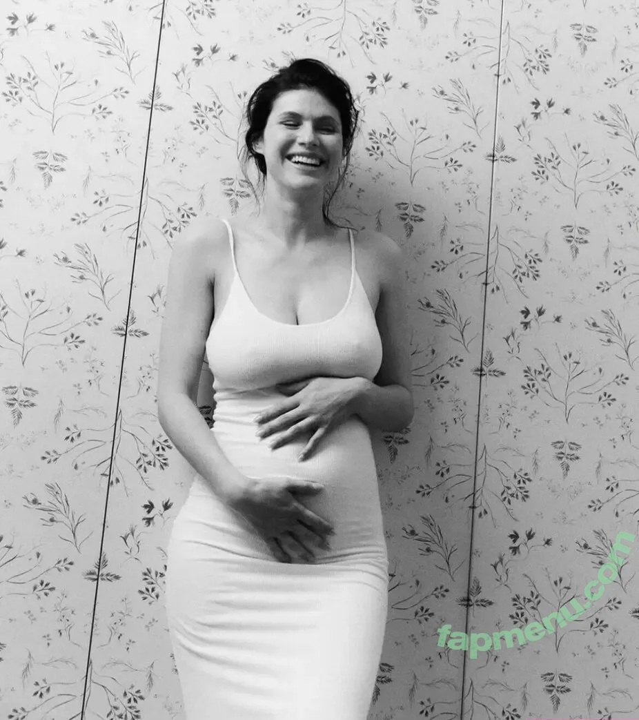 Alexandra Daddario nude photo #4093 (alexandradaddario)