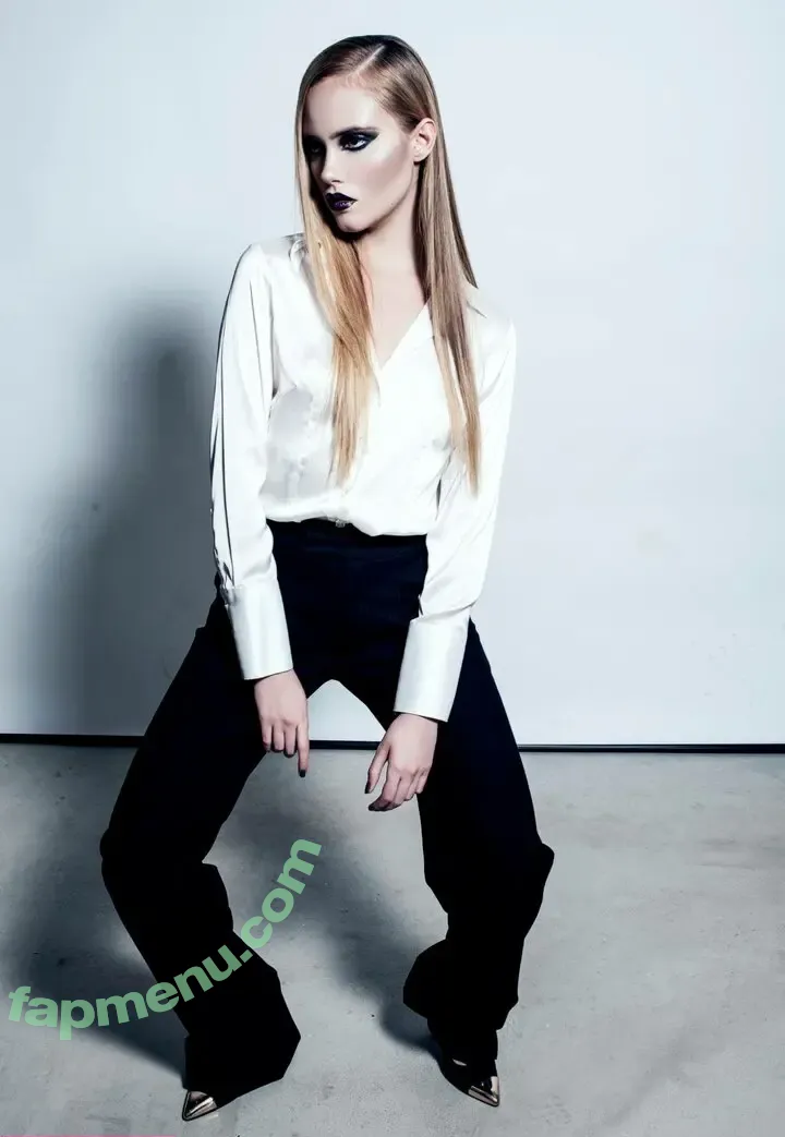 Alexandra Smith nude photo #0007 (alexandrasfeet / alexesmitho)