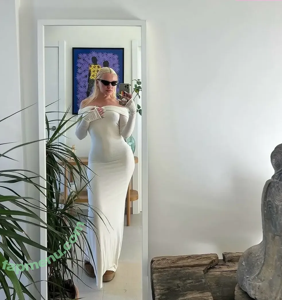 Alexandra Stan nude photo #1975 (alexandrastan)