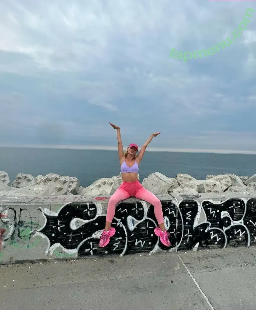 Alexandra Stan nude photo #2321 (alexandrastan)
