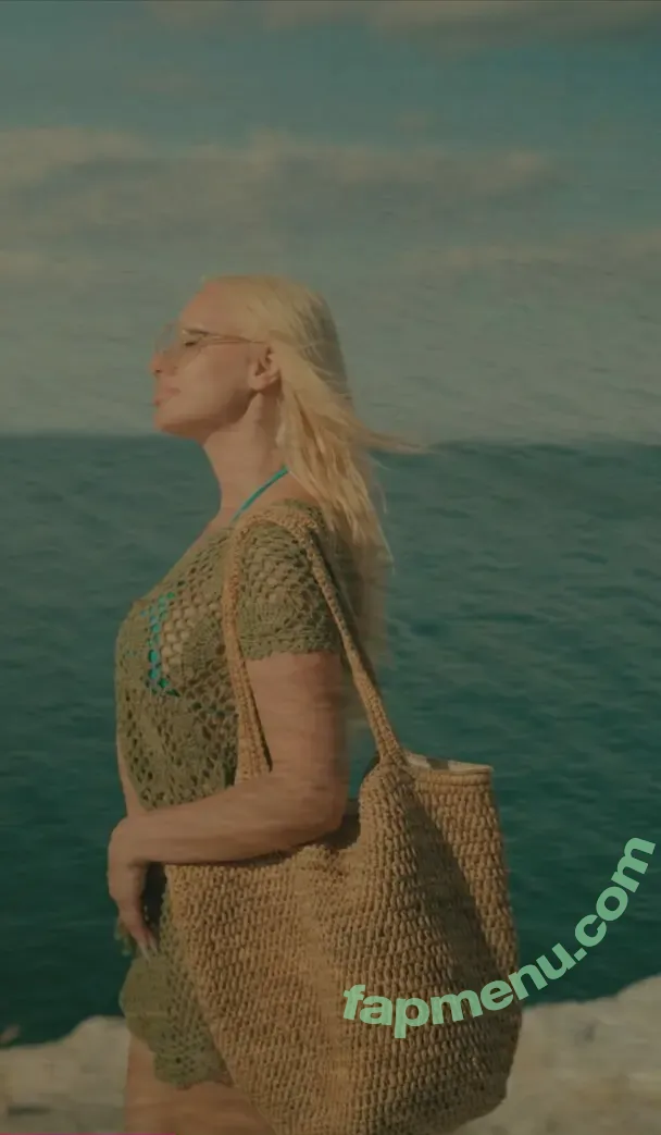 Alexandra Stan nude photo #2695 (alexandrastan)