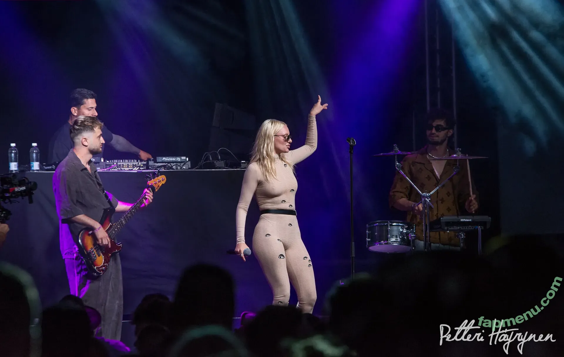 Alexandra Stan nude photo #2703 (alexandrastan)