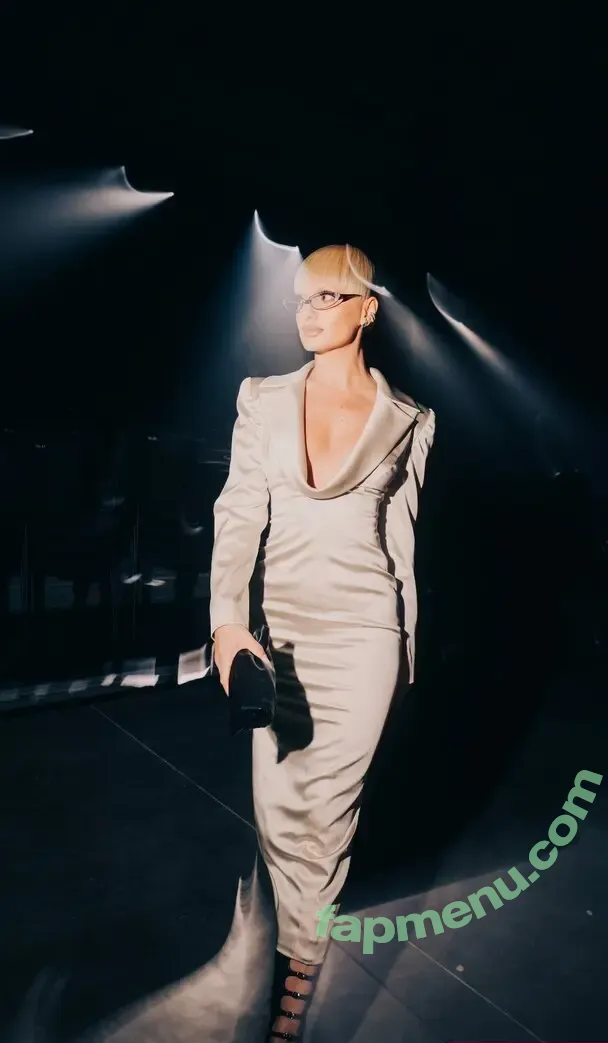 Alexandra Stan nude photo #2938 (alexandrastan)