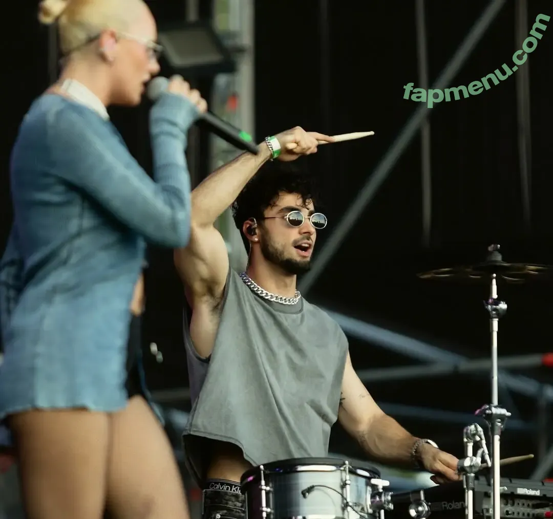 Alexandra Stan nude photo #3006 (alexandrastan)