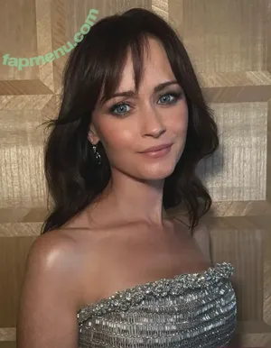 Alexis Bledel / alexisbledelofficial nude photo #0129