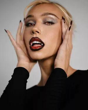 Alexis Ren / alexisren / alexisreng / alexisrenofficial / alexxissren nude photo #0704