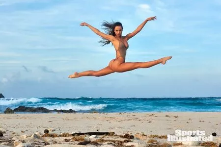 Alexis Ren / alexisren / alexisreng / alexisrenofficial / alexxissren nude photo #0830