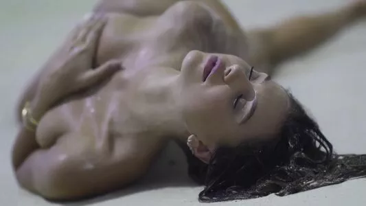 Alexis Ren / alexisren / alexisreng / alexisrenofficial / alexxissren nude photo #1112