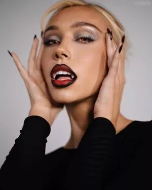 Alexis Ren / alexisren / alexisreng / alexisrenofficial / alexxissren nude photo #1173