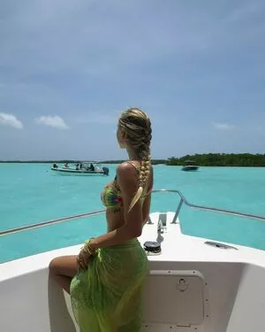 Alexis Ren / alexisren / alexisreng / alexisrenofficial / alexxissren nude photo #1202