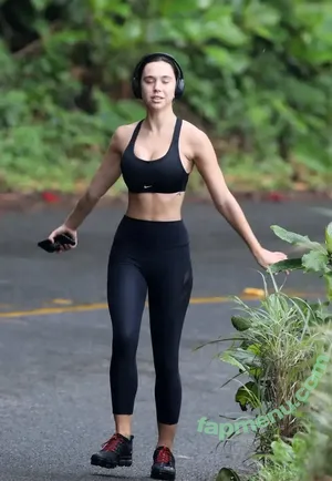 Alexis Ren / alexisren / alexisreng / alexxissren nude photo #1930