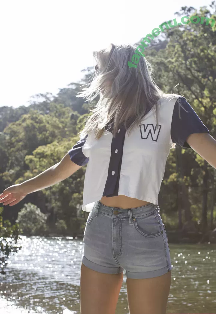 Alexis Ren nude photo #1151 (alexisren / alexisreng / alexisrenofficial / alexxissren)