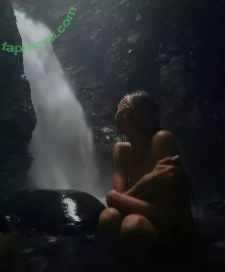 Alexis Ren nude photo #1194 (alexisren / alexisreng / alexisrenofficial / alexxissren)